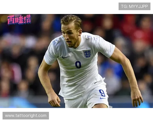 哈里·凯恩家冰箱里塞满蛋白粉，连度假都带着训练师？