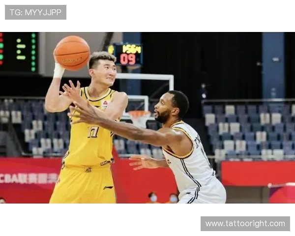 孙铭徽训练室外居然不是豪车堆满 而是三轮车旁边吃泡面？