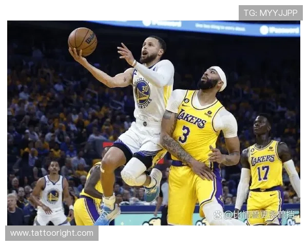 戴维斯缺阵里夫斯挡拆拉开空间提升三分