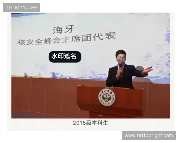 朱雪莹穿得像学生会主席，真没想到她赛场外还有这么一套生活风格！